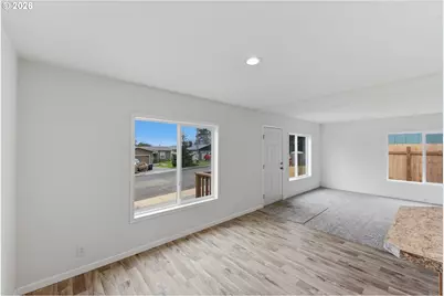 559 S Wall St, Coos Bay, OR 97420 - Photo 13