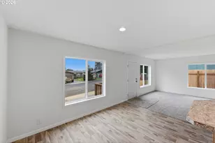 559 S Wall St, Coos Bay, OR 97420 - Photo 13