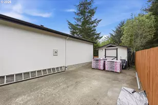 2145 Lynne Dr, North Bend, OR 97459 - Photo 43