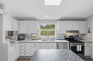 2145 Lynne Dr, North Bend, OR 97459 - Photo 13