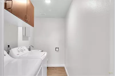 13145 SE Division St, Portland, OR 97236 - Photo 25