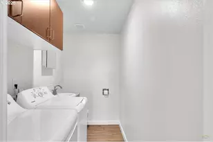 13145 SE Division St, Portland, OR 97236 - Photo 25