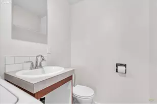 13145 SE Division St, Portland, OR 97236 - Photo 21