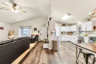 25198 Jake St, Veneta, OR 97487 - Photo 11