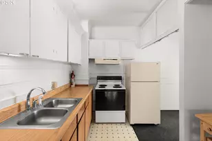 4320 SE Hawthorne Blvd, Portland, OR 97215 - Photo 9