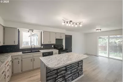 615 5th Ave, Sweet Home, OR 97386 - Photo 3