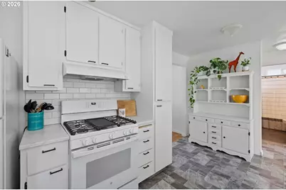 2061 Juniper Ave, Coos Bay, OR 97420 - Photo 9