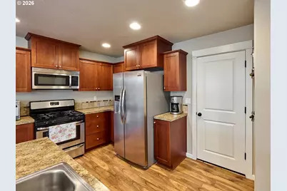 574 Prairie St, Woodburn, OR 97071 - Photo 29