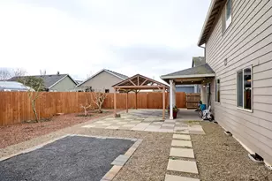 574 Prairie St, Woodburn, OR 97071 - Photo 9