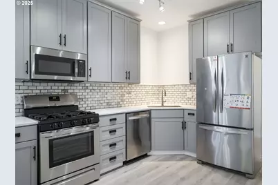 8526 N Haven Ave, Portland, OR 97203 - Photo 3