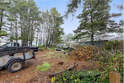 1032 SW 14th St, Lincoln City, OR 97367 - Photo 5
