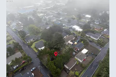 1032 SW 14th St, Lincoln City, OR 97367 - Photo 3