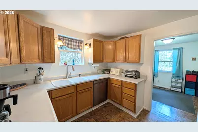 2110 E Main St, Cottage Grove, OR 97424 - Photo 9