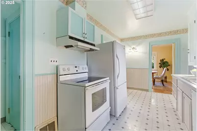 8015 SW 45th Ave, Portland, OR 97219 - Photo 11