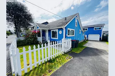 251 10th Ave, Seaside, OR 97138 - Photo 1