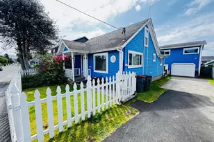 251 10th Ave, Seaside, OR 97138 - Photo 1