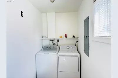 251 10th Ave, Seaside, OR 97138 - Photo 15
