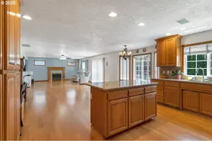 2734 Cindercone Ct SE, Salem, OR 97306 - Photo 17
