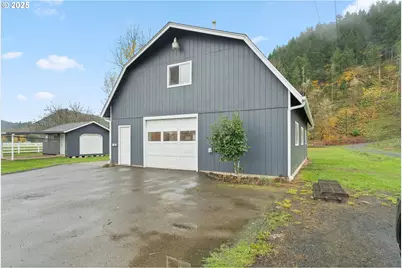 708 Heather Ln, Roseburg, OR 97471 - Photo 27