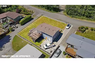 1060 S 10th St, Coos Bay, OR 97420 - Photo 3