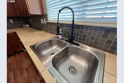 7915 NE Rockne Way, Hillsboro, OR 97006 - Photo 13