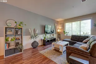 7915 NE Rockne Way, Hillsboro, OR 97006 - Photo 7