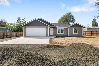 754 SE Hall St, Winston, OR 97496 - Photo 3