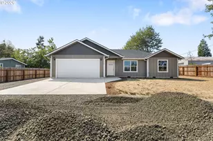 754 SE Hall St, Winston, OR 97496 - Photo 3