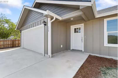 754 SE Hall St, Winston, OR 97496 - Photo 5