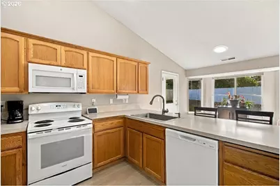 1049 29th Ave, Sweet Home, OR 97386 - Photo 9