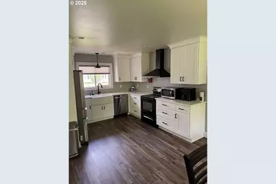 1427 SE 109th Ave, Portland, OR 97216 - Photo 3