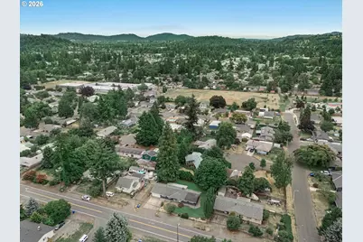 16732 SE Main St, Portland, OR 97233 - Photo 7