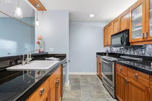 305 S Montgomery St, Portland, OR 97201 - Photo 9