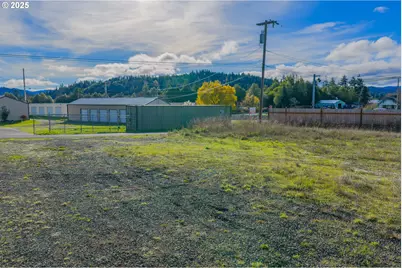 2047 Roseburg Rd, Myrtle Point, OR 97458 - Photo 9
