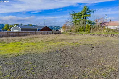 2047 Roseburg Rd, Myrtle Point, OR 97458 - Photo 11