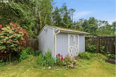 137 SW Gardenia Ave, Warrenton, OR 97146 - Photo 31