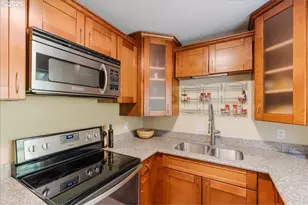 2915 NE Fremont Dr, Portland, OR 97220 - Photo 5