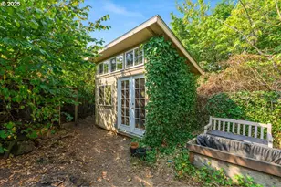 2915 NE Fremont Dr, Portland, OR 97220 - Photo 17