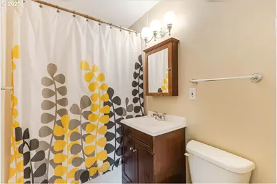 2915 NE Fremont Dr, Portland, OR 97220 - Photo 9