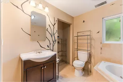 2915 NE Fremont Dr, Portland, OR 97220 - Photo 13