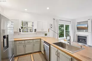 606 S Nevada St, Portland, OR 97219 - Photo 13