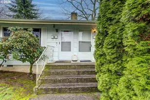 10238 NE Morris Ct, Portland, OR 97220 - Photo 9