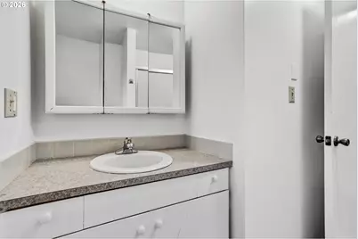 10238 NE Morris Ct, Portland, OR 97220 - Photo 23