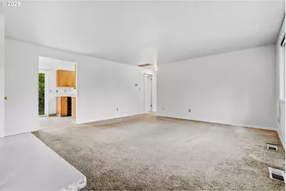 10238 NE Morris Ct, Portland, OR 97220 - Photo 11