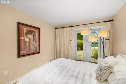 4980 S Landing Dr #102, Portland, OR 97239 - Photo 13