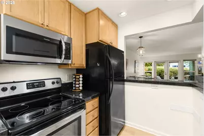 4980 S Landing Dr #102, Portland, OR 97239 - Photo 11