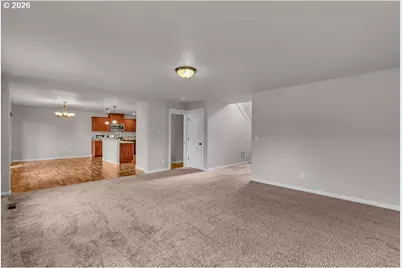 574 Prairie St, Woodburn, OR 97071 - Photo 9