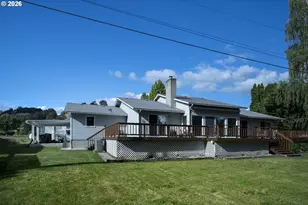 200 Rivershore Dr, Roseburg, OR 97470 - Photo 29