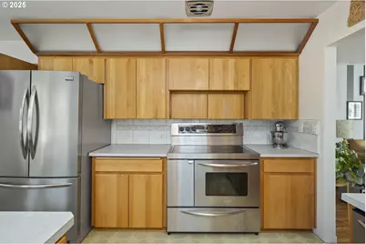 12505 SE Mill Ct, Portland, OR 97233 - Photo 11