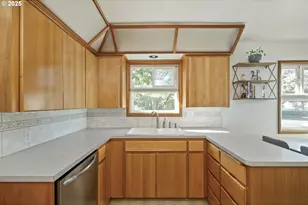12505 SE Mill Ct, Portland, OR 97233 - Photo 9